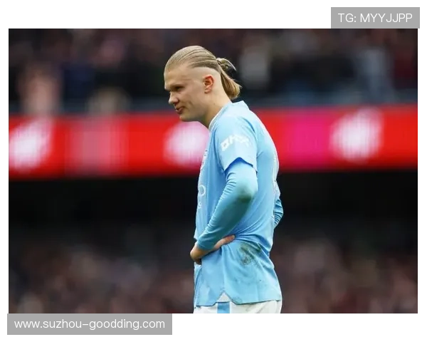 哈兰德夸女友球技如吉格斯女友调侃哈兰德盘带水平不行